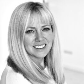 A picture of Samantha Caine who is the Business Linked Teams CEO. She is smiling towards the camera